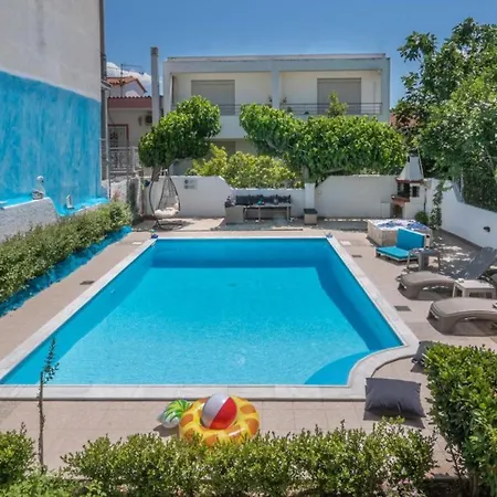 빌라 Thiseos Georgia's Private Paradise Lechaio